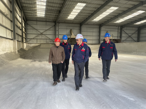 股份公司黨委委員、副總經(jīng)理劉道昆到建材公司調(diào)研