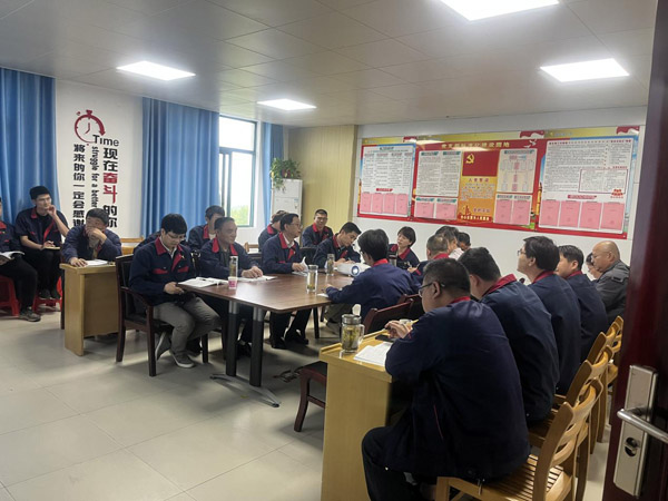 王伍升到建材研究室、建材公司調(diào)研